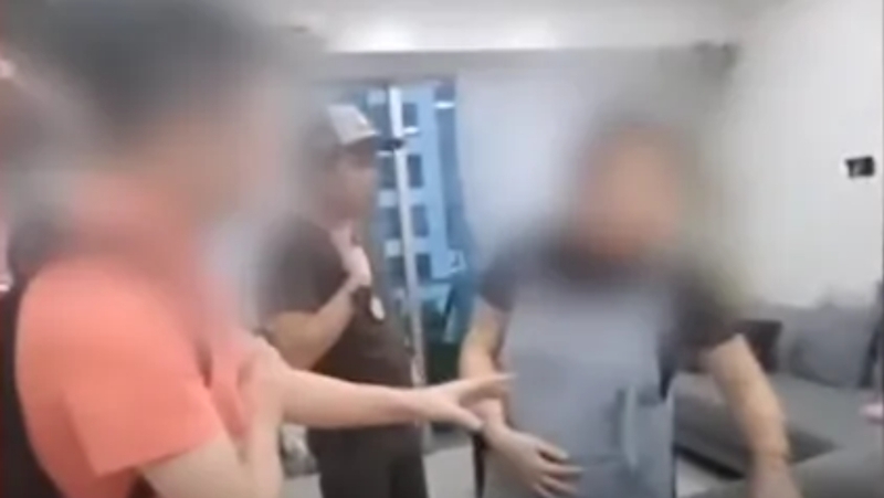 被捕孕婦（右一）為綁架勒索集團(tuán)頭目之一。