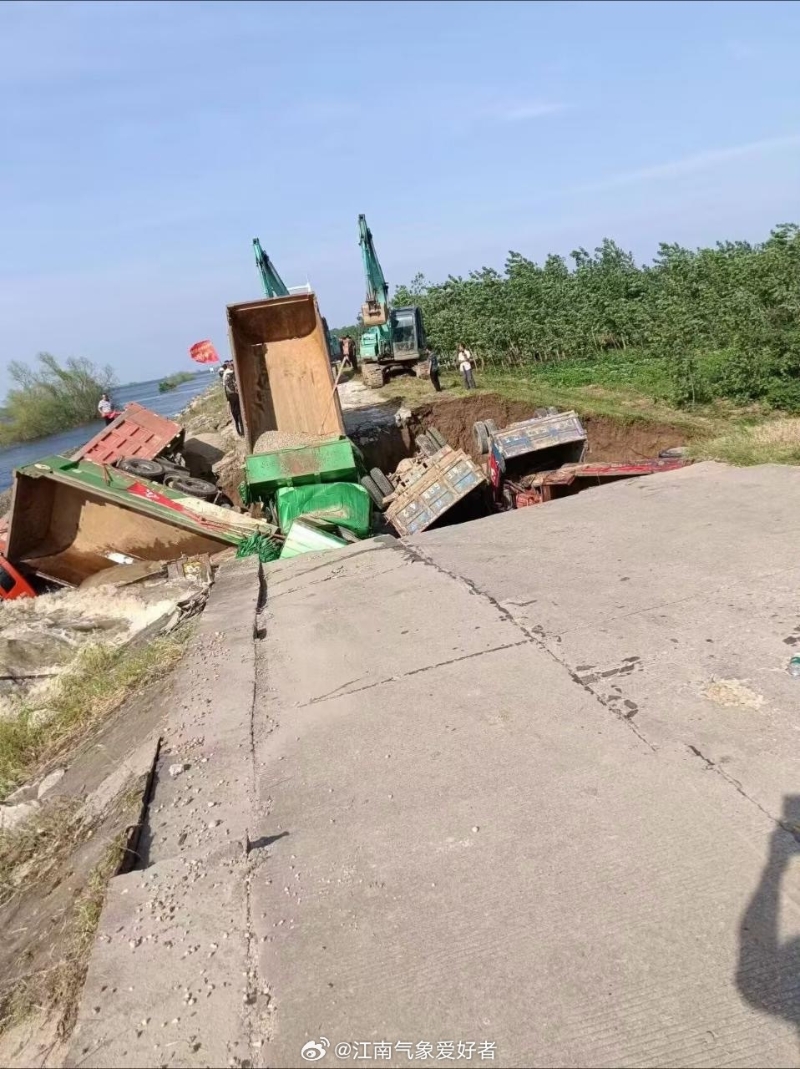 決堤寛度逹10米。