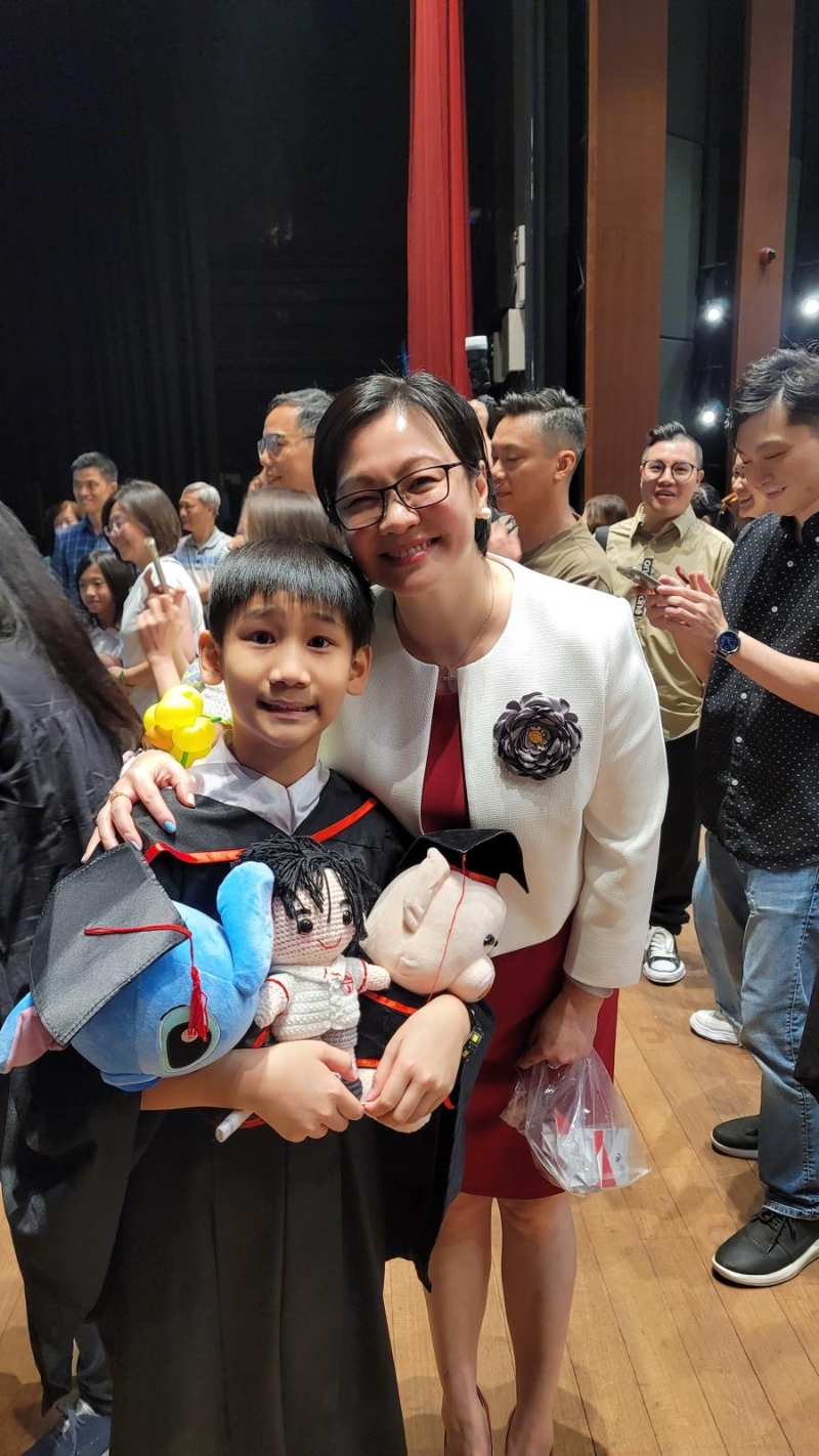 嶺南大學(xué)香港同學(xué)會(huì)小學(xué)劉逸晞及吳曉靈校長(zhǎng)（圖片來源：《親子王》）