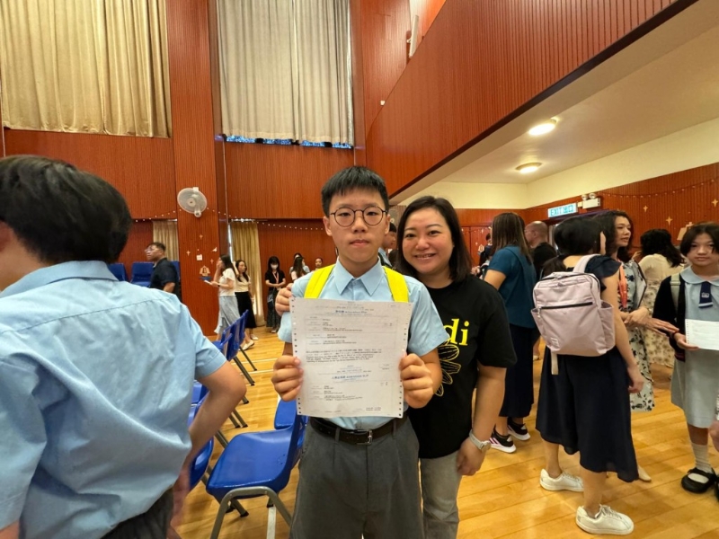 油蔴地天主教小學(xué)（海泓道）馬顥軒同學(xué)與媽媽（圖片來源：《親子王》）