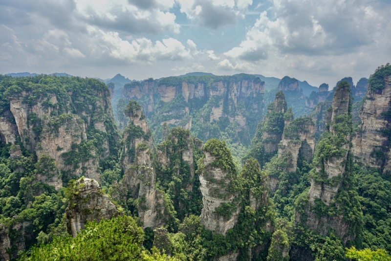 游張家界，必定不能錯(cuò)過以「三千奇峰」聞名的張家界國(guó)家森林公園。