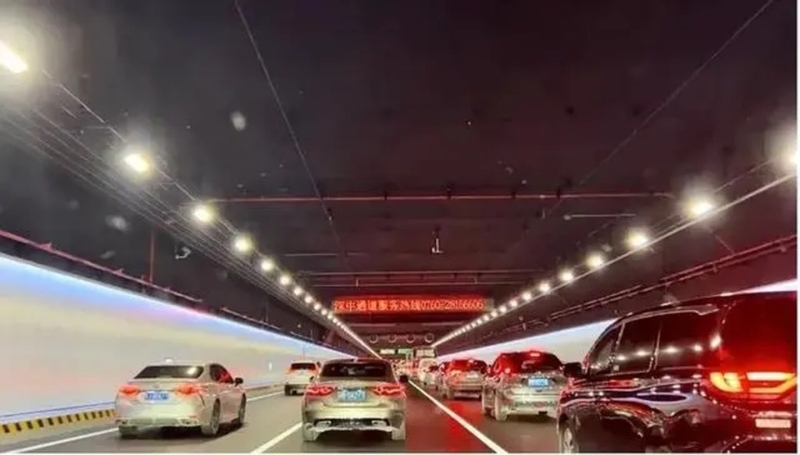 深中通道海底隧道最美天幕暫時(shí)關(guān)閉。