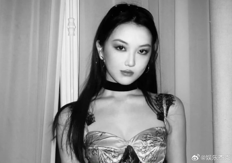 李嫣變得很有女人味。