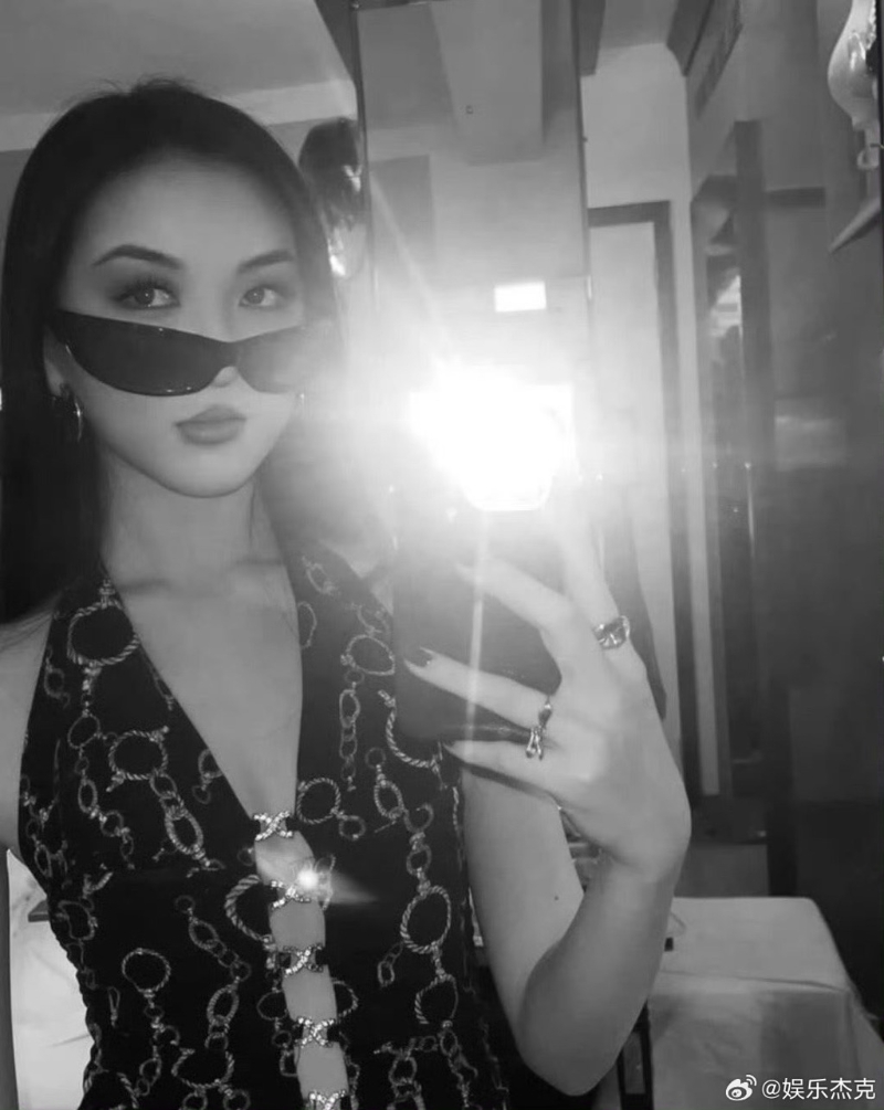 網(wǎng)友贊李嫣神復(fù)制王菲的清冷氣質(zhì)。