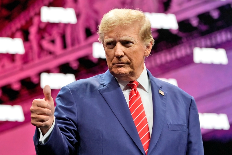 美國前總統(tǒng)特朗普驚遇槍擊事故，引發(fā)輿論嘩然。