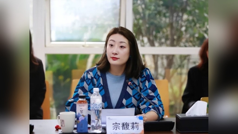 網(wǎng)上傳出宗馥莉辭去娃哈哈的職務(wù)后，其去向備受關(guān)注。