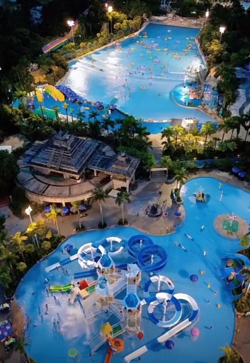 中山消暑好去處2024｜1. 中山長(zhǎng)江水世界 位于長(zhǎng)江旅游風(fēng)景區(qū)內(nèi)，占地面積10萬(wàn)平方米，是一個(gè)深海主題水上樂(lè)園。（圖片來(lái)源：小紅書(shū)＠中山長(zhǎng)江水世界）
