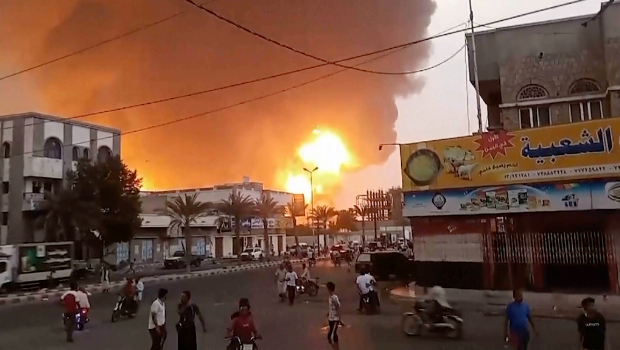 以軍襲擊也門(mén)荷臺(tái)達(dá)港 以軍襲擊也門(mén)荷臺(tái)達(dá)港