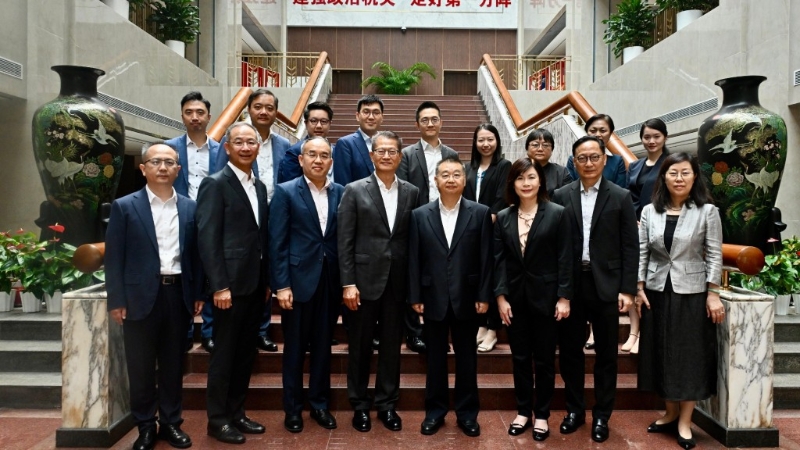 陳茂波繼續(xù)在北京的訪問行程。政府新聞處