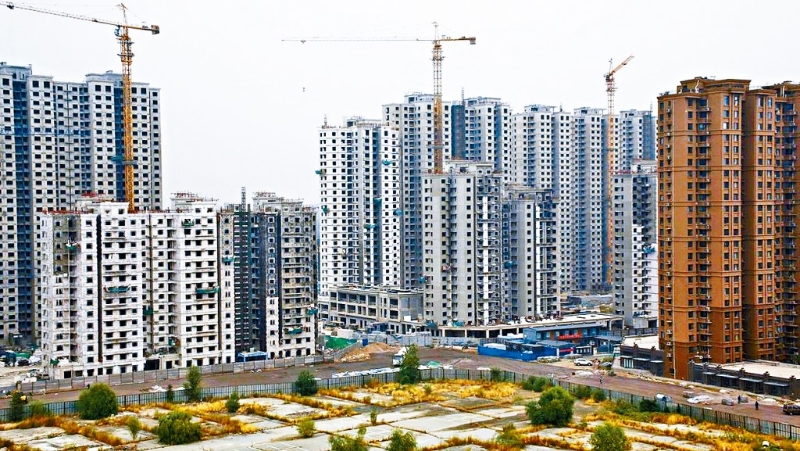 內(nèi)地5月中祭出限購、限貸等支持樓市，一手樓價按月跌幅收窄。