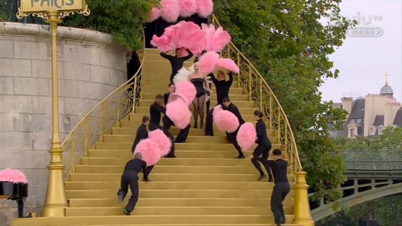 嘎嘎小姐成為今屆奧運(yùn)首位在開幕禮上登場(chǎng)表演的藝人。