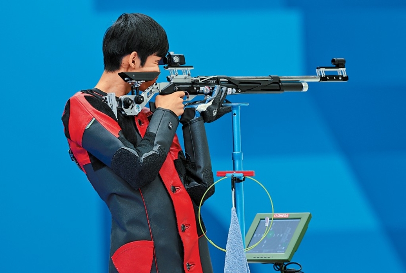 盛李豪繼射擊混合團體10米氣步槍奪金，昨日再10米氣步槍項目掄元，成為今屆雙金第一人。