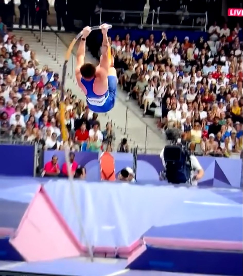 Anthony Ammirati昨日（3日）在巴黎奧運(yùn)田徑場上獻(xiàn)技。