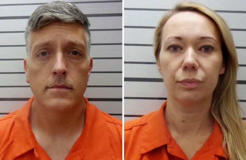 霍爾福德夫婦目前1人正在保釋候?qū)彛?人正在羈押當(dāng)中。