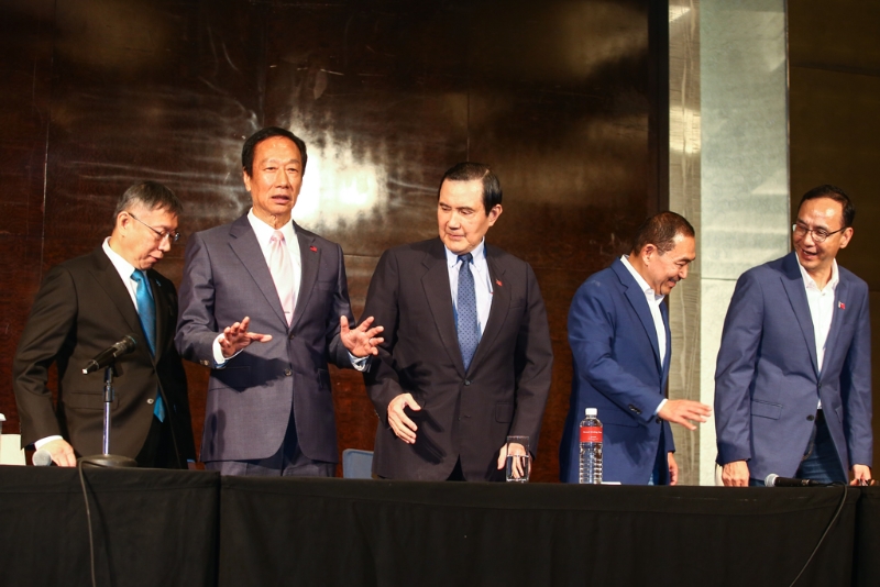 柯文哲(左) 柯文哲(左)