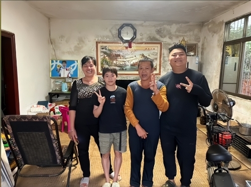 全紅嬋出身于農(nóng)民家庭，一家生計依賴父親種田。