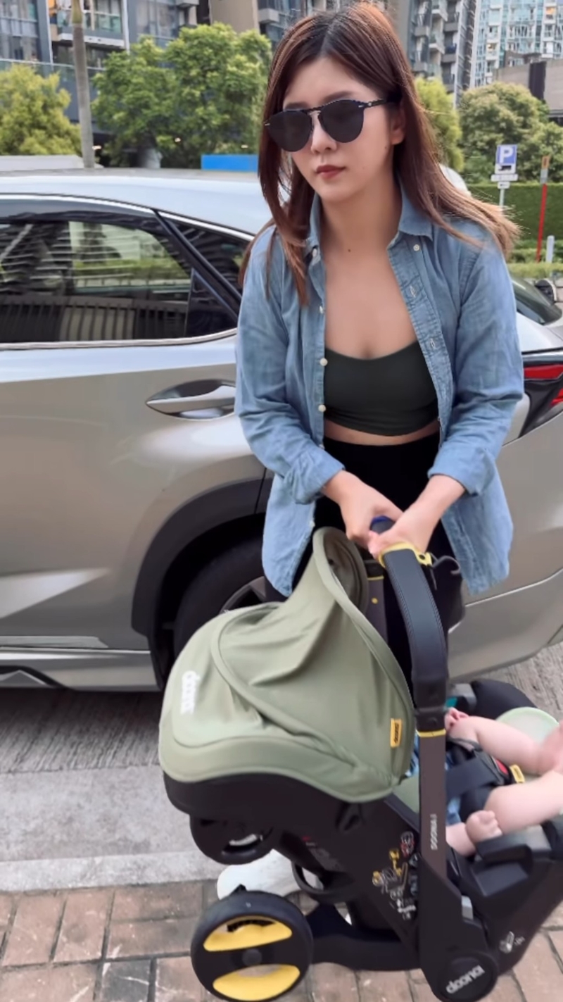 陳嘉慧8日在IG出post，分享與B女到海濱長廊散步。