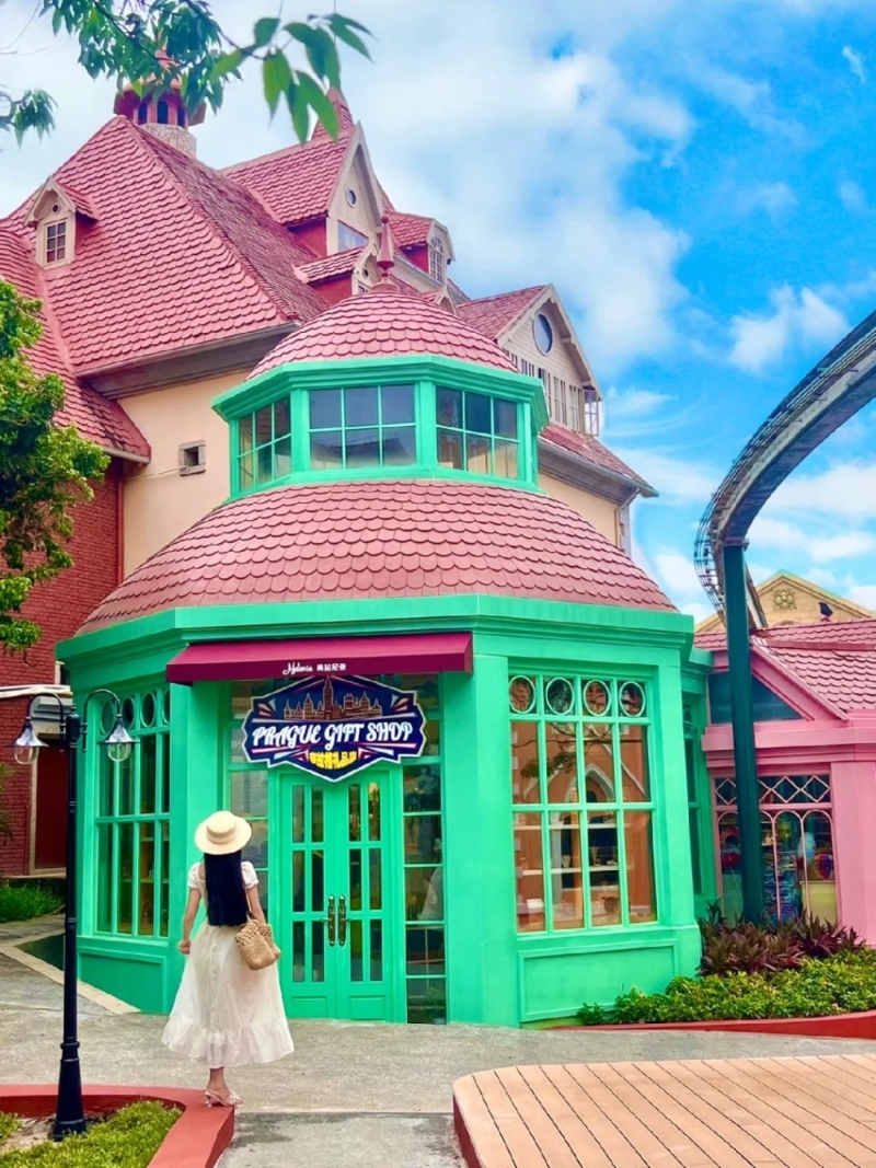 梅拉尼亞小鎮(zhèn)打卡位5.禮品店(圖片來(lái)源:醬紫紫@小紅書) 梅拉尼亞小鎮(zhèn)打卡位5.禮品店(圖片來(lái)源:醬紫紫@小紅書)