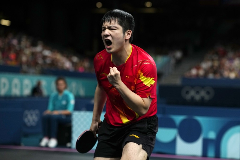 27歲國(guó)家隊(duì)乒乓球好手樊振東在男單賽事上取得金牌外，在男子團(tuán)體賽亦成功奪金。 AP