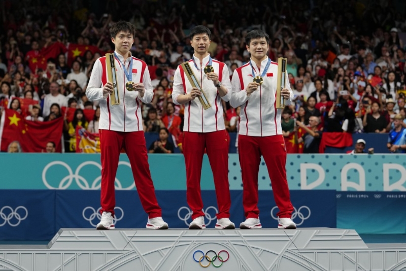 馬龍(中)是「超級(jí)全滿(mǎn)貫」男子乒乓運(yùn)動(dòng)員，被封「國(guó)乒一哥」。AP