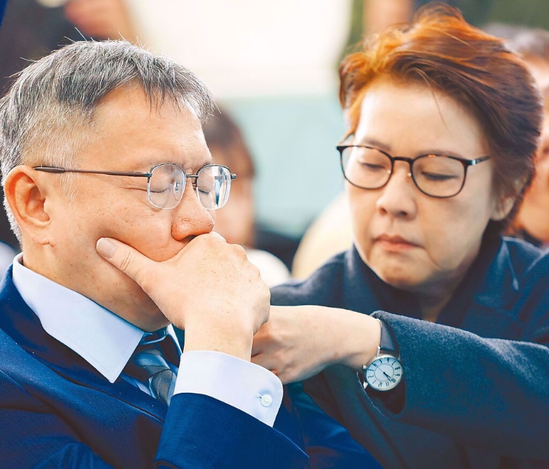 柯文哲(左)、黃珊珊(右)。