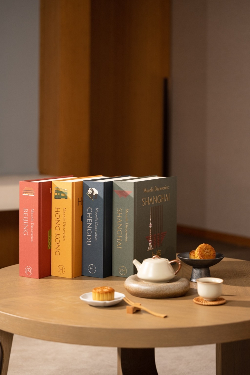 8.月下旅人月餅禮盒，4款禮盒以香港、北京、上海和成都為主題，內(nèi)有帕爾瑪火腿、粒粒板栗、五黑堅果和藤椒火腿口味。（$528 盒 居舍系列）