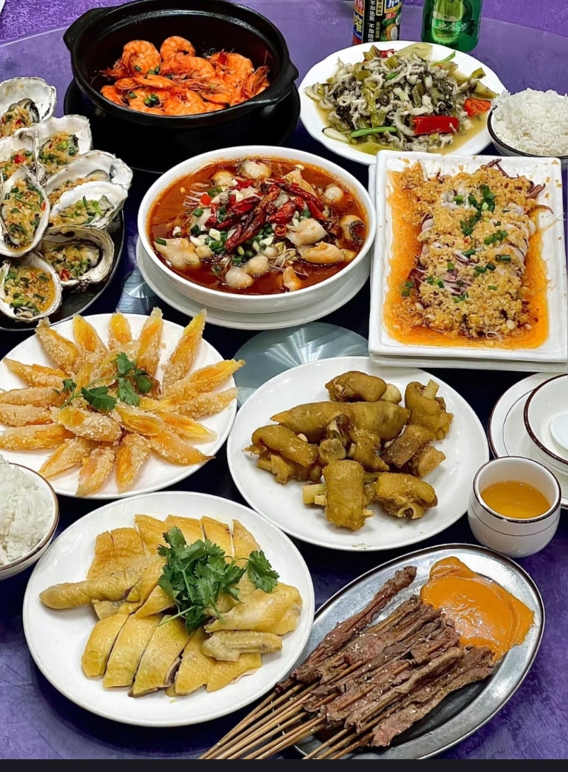 湛江消夜好去處2024｜6. 金養(yǎng)美食城 開業(yè)十年，做街坊生意的大排檔，是晚飯、消夜好去處。 （圖片來源：小紅書＠我是果果阿）