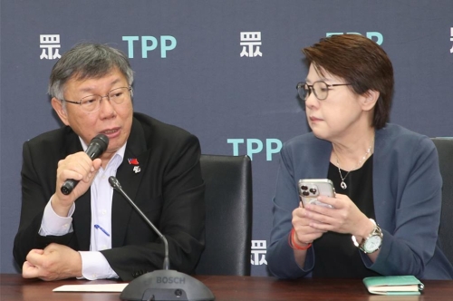 柯文哲(左) 柯文哲(左)