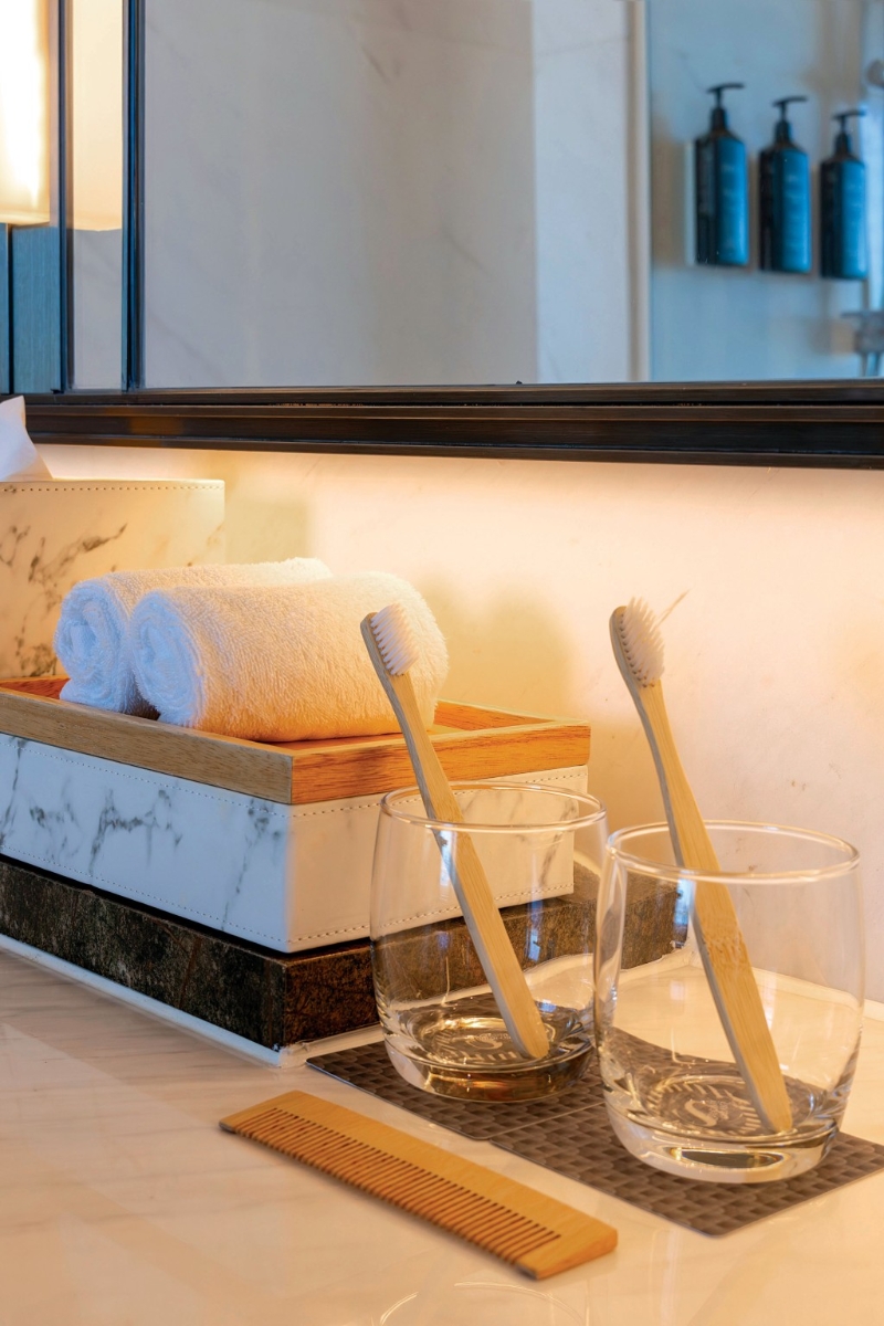 香港東涌世茂喜來登酒店以非塑料洗漱用品（如牙刷）取締塑料制品。