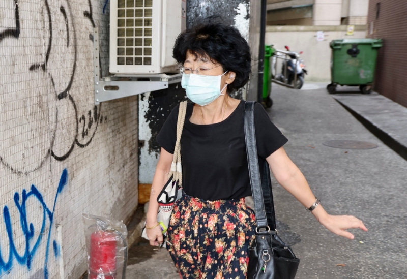 民眾黨前幕僚、新竹縣黨部前執(zhí)行長林冠年19日晚間在臉書發(fā)文爆料，指民眾黨主席柯文哲的妻子陳佩琪7月去看一戶要價破億元的房子。