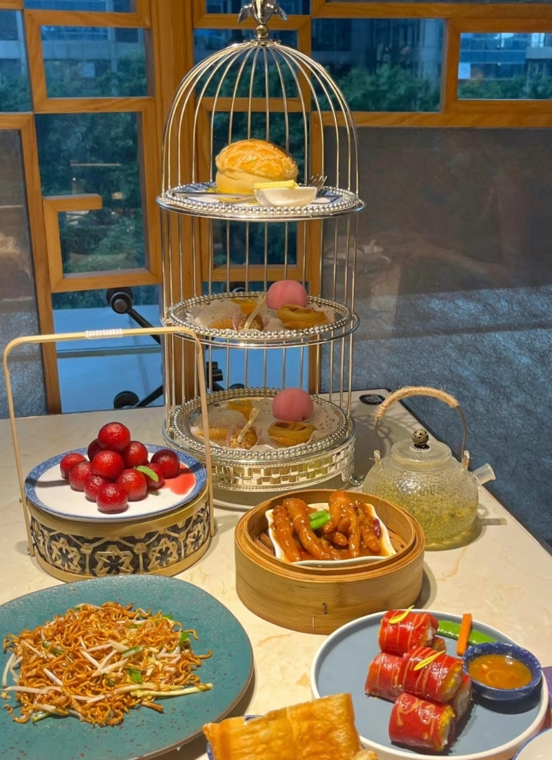 畢德寮廣州畢德寮名字諧音“不得了”，是內(nèi)地連鎖中菜餐廳“點(diǎn)都德”的富貴版，裝修典雅。