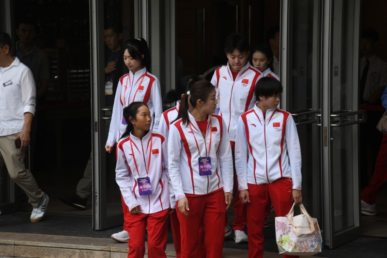 跳水運動員全紅嬋、陳芋汐、乒乓球運動員陳夢等運動員到訪圣保羅書院與學生進行交流。