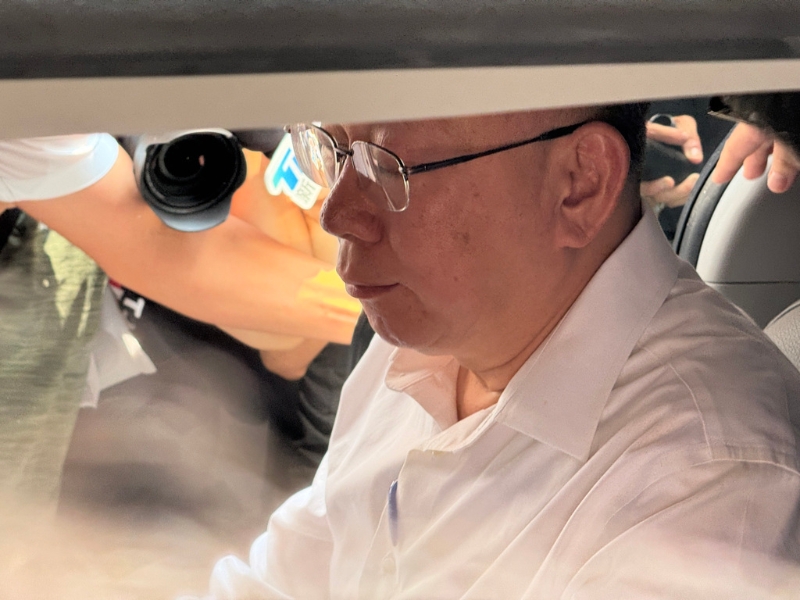 柯文哲被帶往廉政署偵訊。