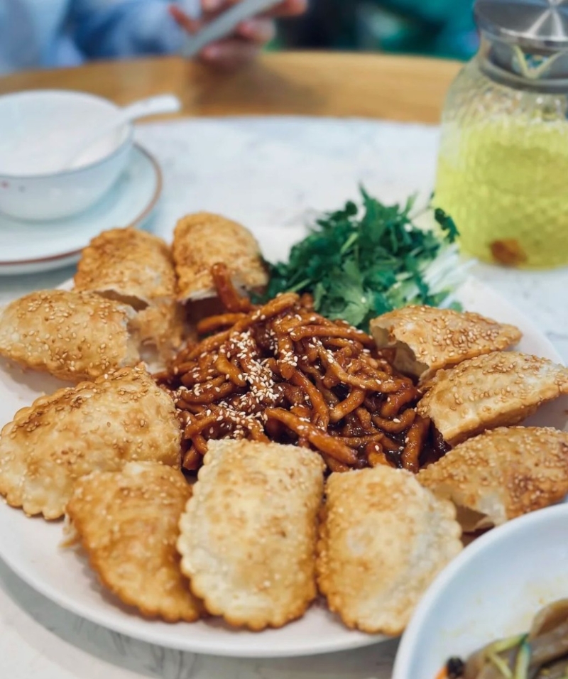 大眾點(diǎn)評必吃榜上榜餐廳，可以吃到山西特色美食。