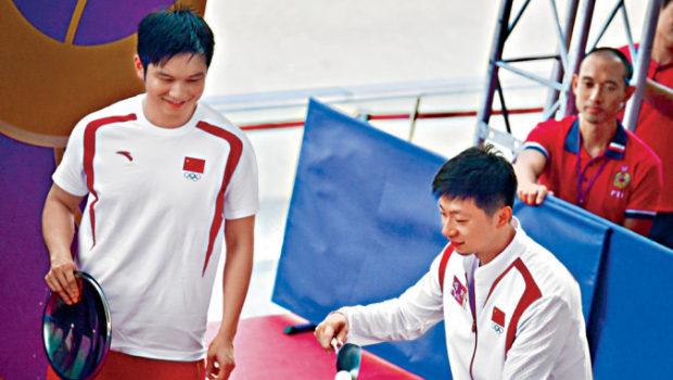 體育精英親民放笑彈 體育精英親民放笑彈