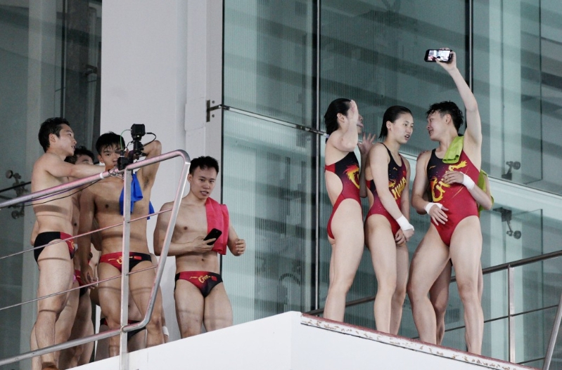 跳水夢之隊下餃子式落水。1