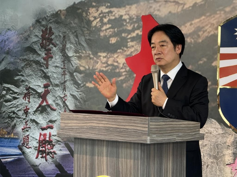 記者向賴清德喊話，柯文哲是不是試圖在模糊焦點，賴清德神態(tài)輕松進入會場，未回應記者提問。