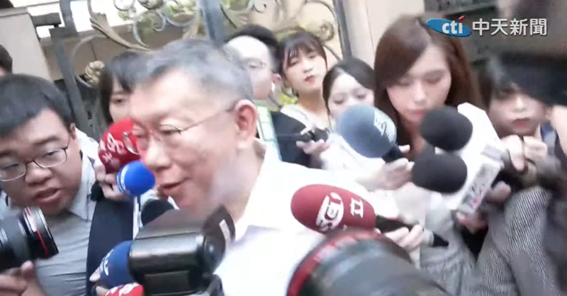 民眾黨主席5日出門畫(huà)面。