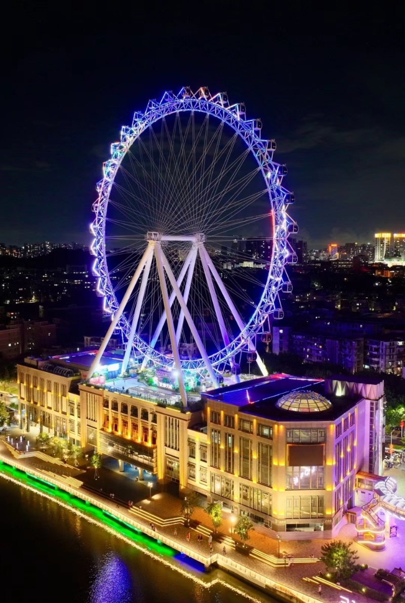 中山夜市好去處2024｜6. 興中廣場 中山版「情侶路」岐江親水河岸、地標(biāo)建筑幻彩摩天輪等旅游景點(diǎn)，晚上更大搞夜經(jīng)濟(jì)。（圖片來源：小紅書@小俊航拍）