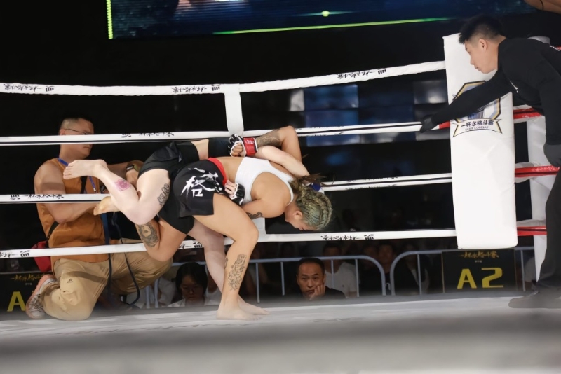 徐小姐是上海一名MMA女拳手。