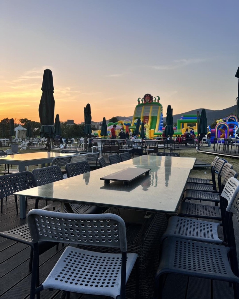 大美督嘉年華燒烤BBQ Party佔(zhàn)地40萬(wàn)呎，大家可在4小時(shí)內(nèi)任食超過(guò)50款食物。