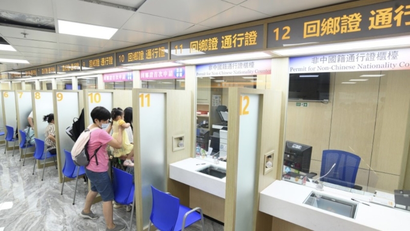 港澳居民來往內地通行證(非中國籍)》開放中請已近兩個月。資料圖片