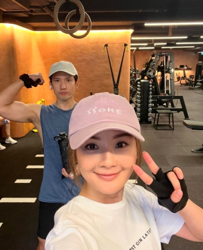 關(guān)智斌“求婚”成功，表示“得米”。