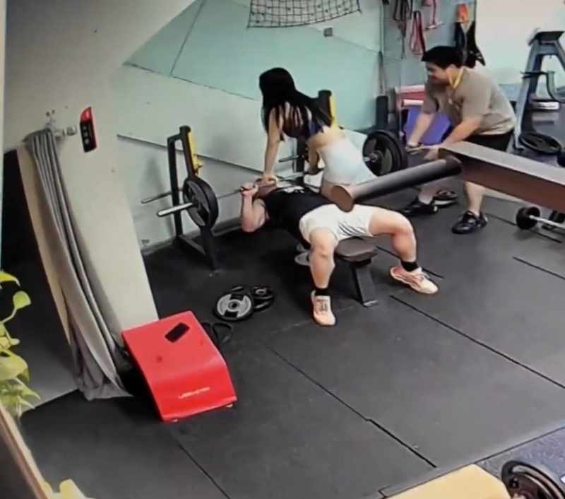 美女前來幫忙 美女前來幫忙