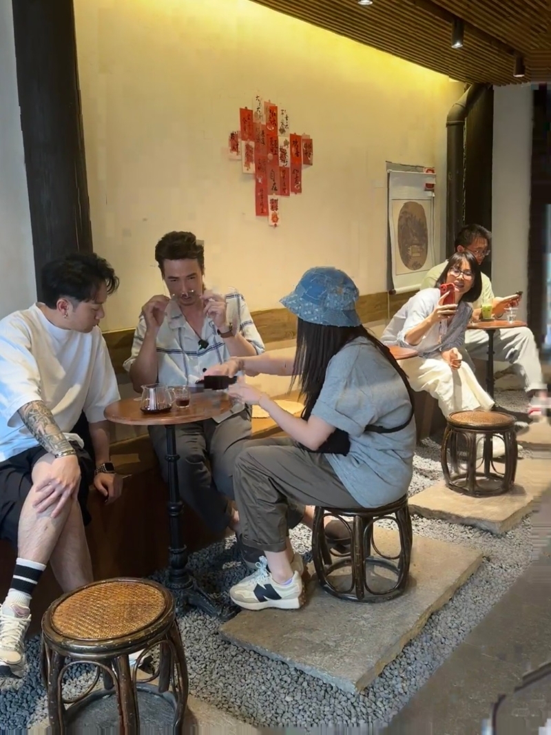 有網(wǎng)民日在杭州偶遇陳豪。