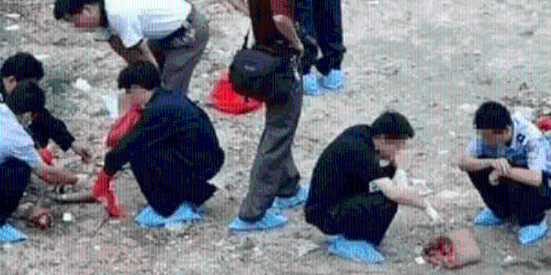 民警聞訊趕到現(xiàn)場，陸續(xù)在附近發(fā)現(xiàn)多袋尸塊。