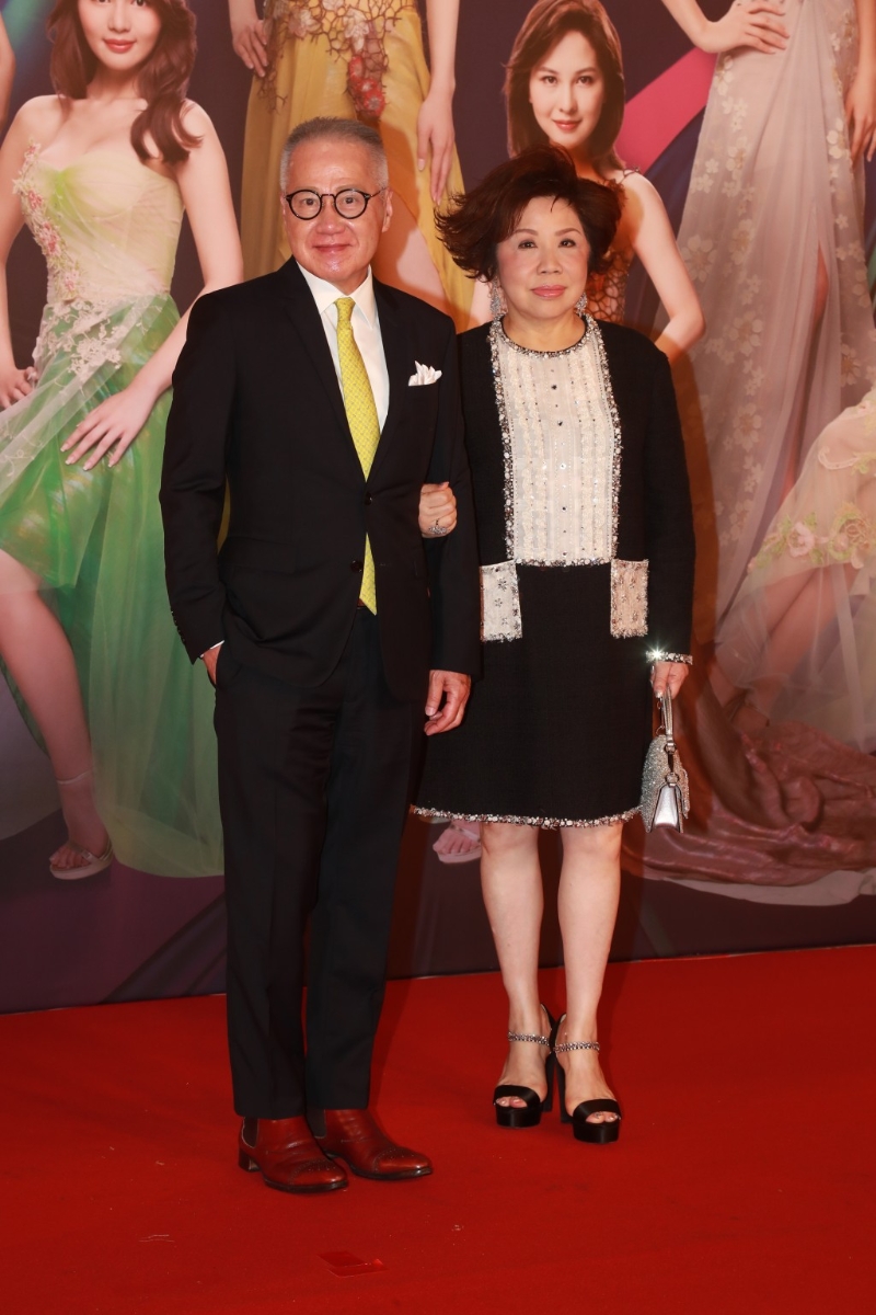 《2023 香港小姐競選》大會(huì)贊助商都有行紅地毯。