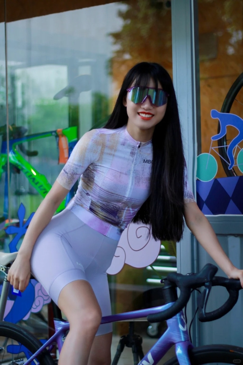 據(jù)了解，死者為內(nèi)地來(lái)港的女網(wǎng)紅「海莉子」。網(wǎng)上圖片