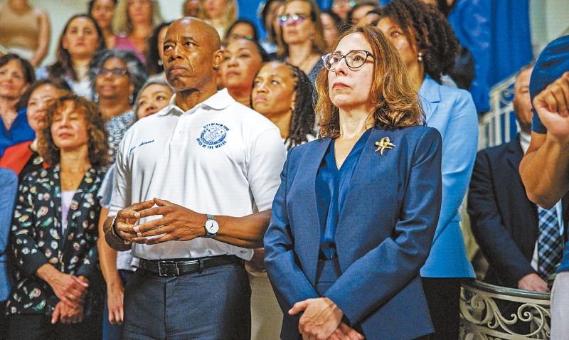 亞當(dāng)斯首席法律顧問(wèn)辭職