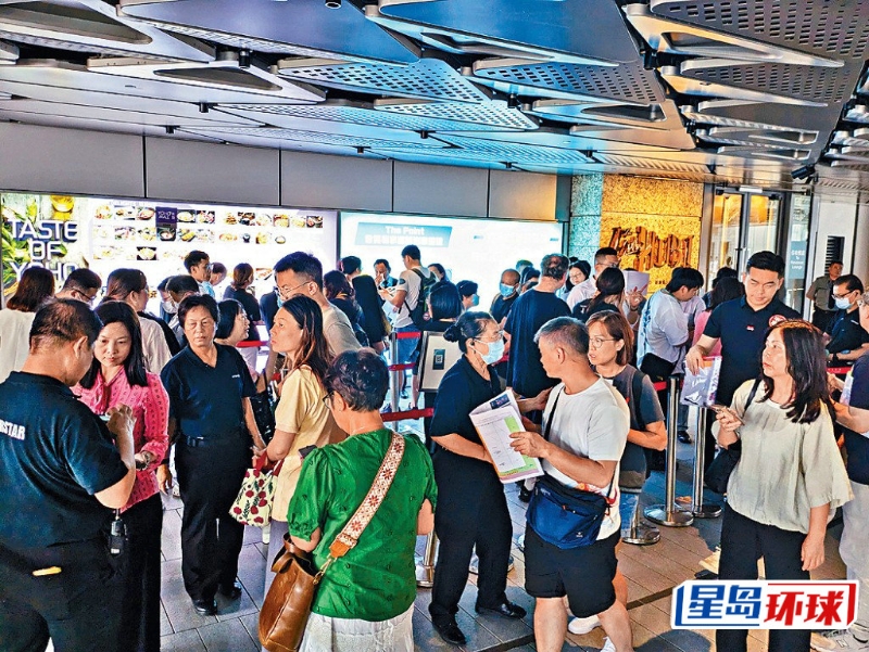 看樓排長(zhǎng)隊(duì)